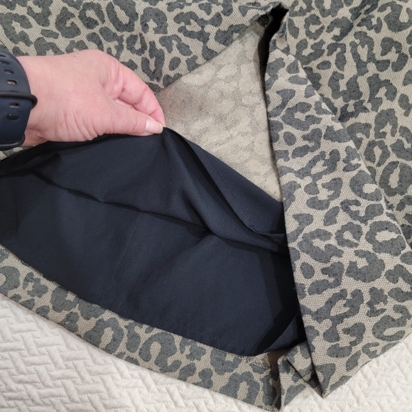 Banana Republic Cheetah Print Textured Skirt Size 4P - Picture 11 of 15